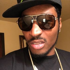 Meet your Posher, Devaughn